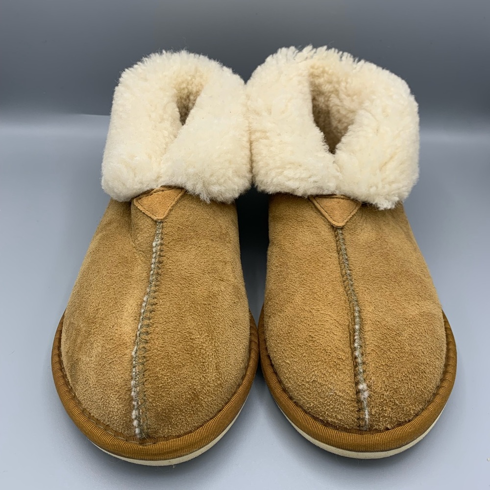 Celtic & Co Size 8 tan suede slippers